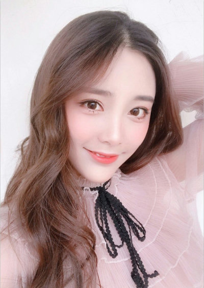 爱臭美的小公举
